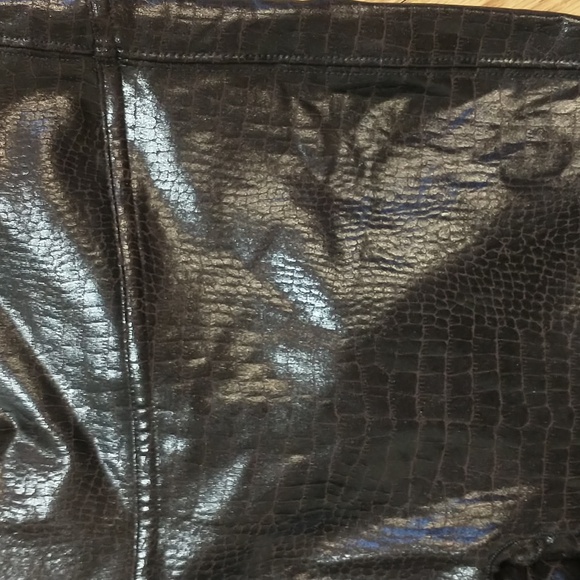SPANX Faux Glossy Crocodile Leather Leggings  Size Medium - Picture 3 of 4
